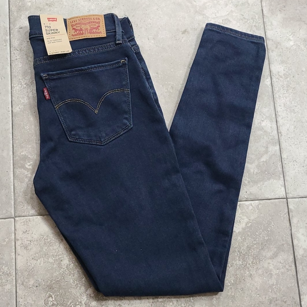 Levi's 710 super skinny jeans 26 x 28 or 2 short
